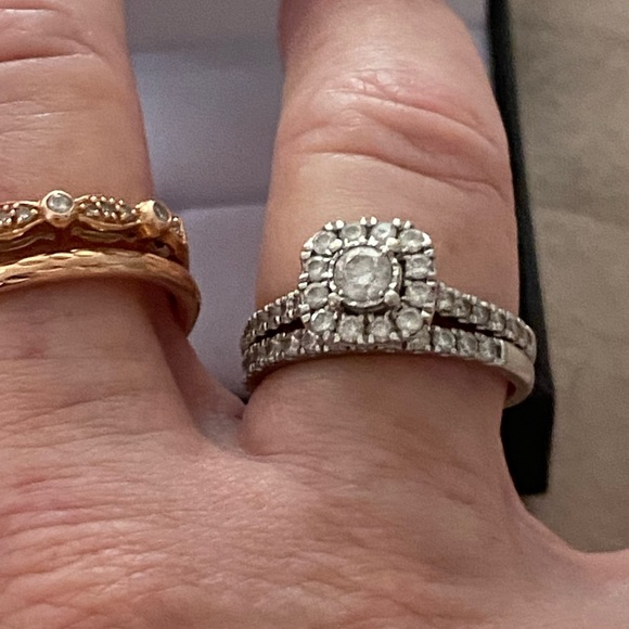 Beautiful Halo Diamond Wedding SET - Picture 6 of 13